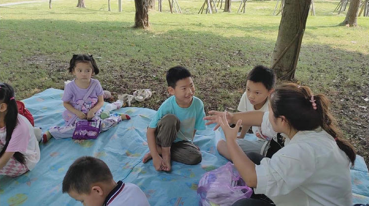 师生风采之2024年聚英星小学森林教育系列课程mission17: 龙塘湖公园聚英星手工小达人夏季草坪峰会（6.15）
